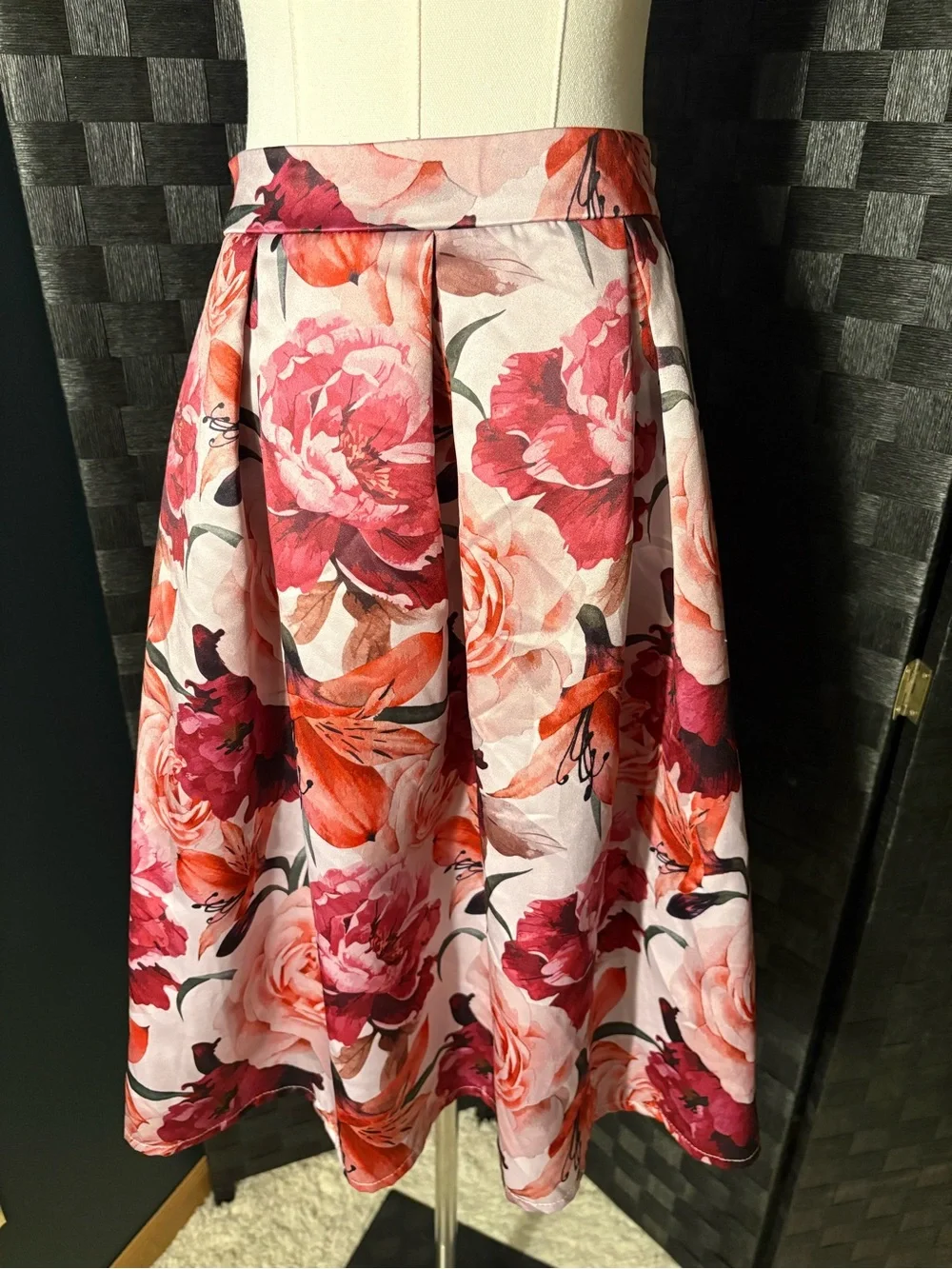 Charlotte Russe Pleated Floral Satin Midi Skirt Pink Red Peony Rose